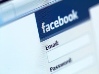 «Κουμπί» αποτροπής αυτοκτονιών εισάγει το Facebook